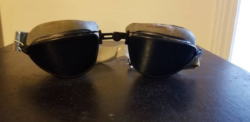 lot 5028 image: Vintage Welding Goggles