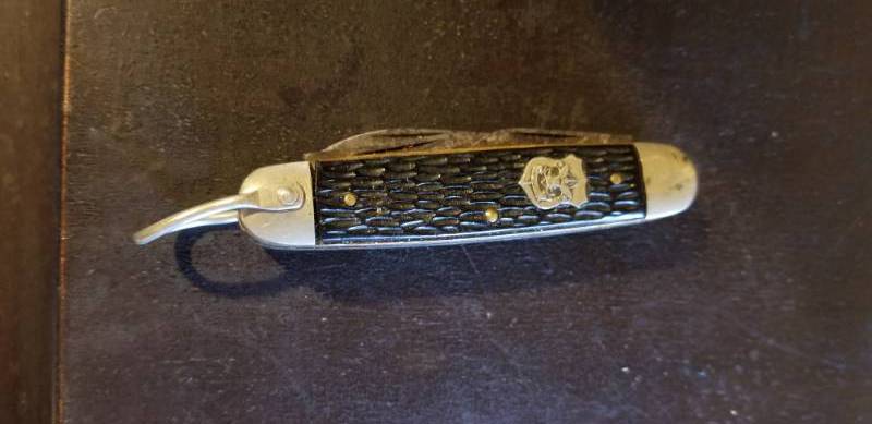 lot 5031 image: Boy Scout Pocket Knife with Hanging Loop