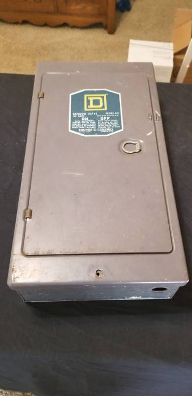 lot 6010 image: Square D Switch and Fuse Cabinet with Screw in Fuses