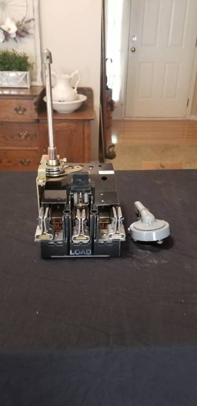 lot 6012 image: Cutler Hammer Type DS Disconnect an...