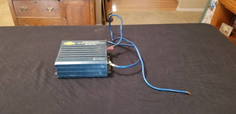 lot 7003 image: Cobra HighGear 300Watt Continuous DC to AC Power Inverter 600 watt Peak