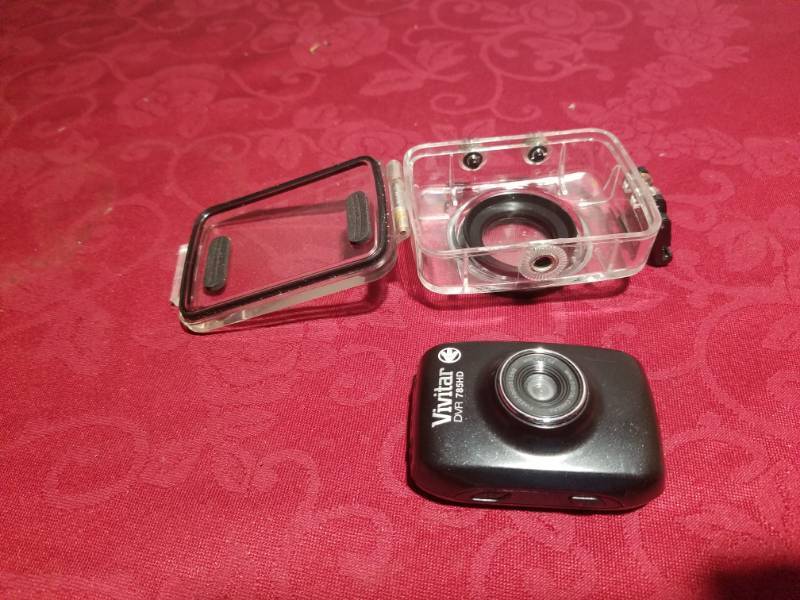 lot 1411 image: Vivitar Go Pro Style Camera with Case