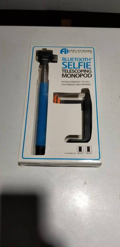 lot 17449 image: Bluetooth Selfie Telescoping Monopod