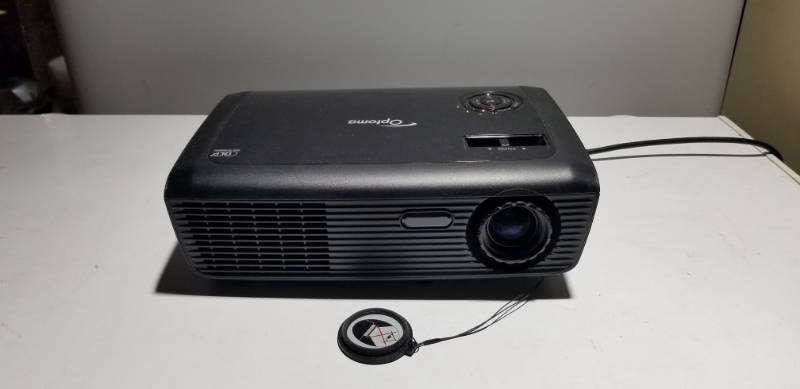 lot 17446 image: Optoma Projector
