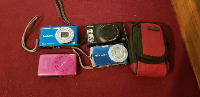 lot 17443 image: Four Digital Cameras and Case