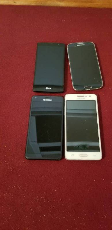 lot 17440 image: Samsung, Kyocera, LG Phone Lot of 4