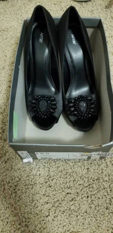 lot 17425 image: Apardenblack Pumps Sz 8.5