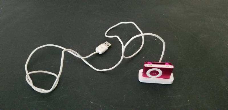 lot 17422 image: Ipod music Player with Charge Cord Pink