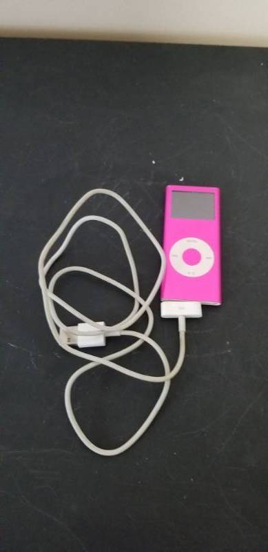 lot 17421 image: Ipod music Player with Charge Cord