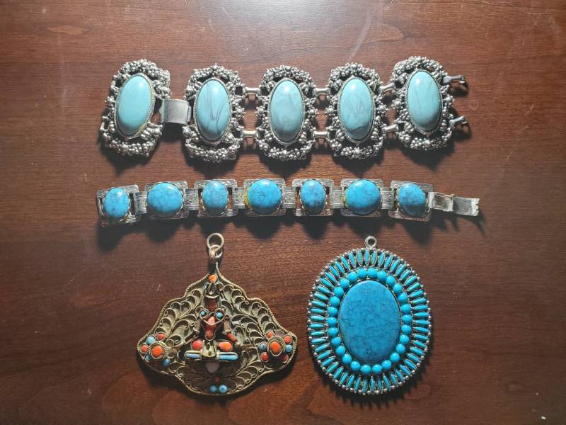lot 18295 image: Turquoise Necklace Pendants, Bracelet Pieces