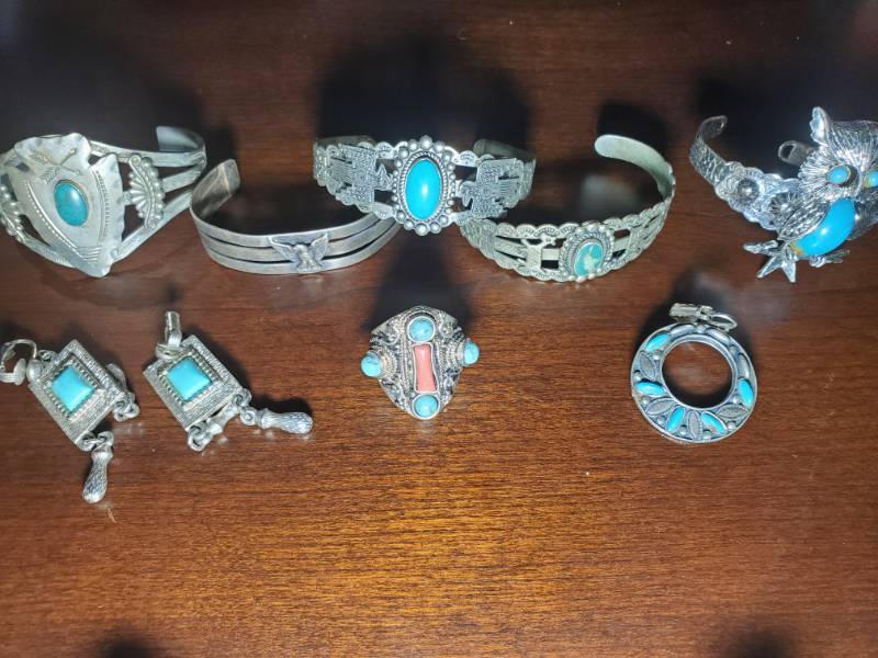 lot 18298 image: Turquoise Bracelets, Rings, Necklace Pendants