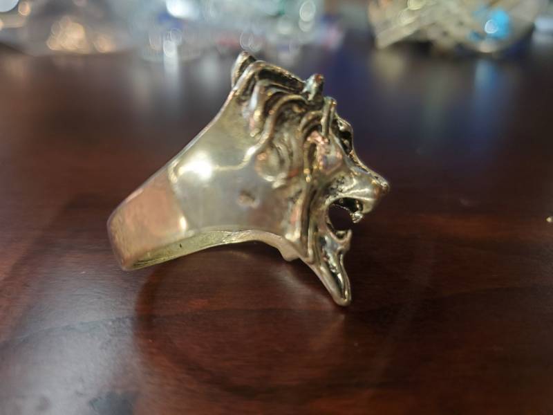 lot 18299 image: Lion Head Ring