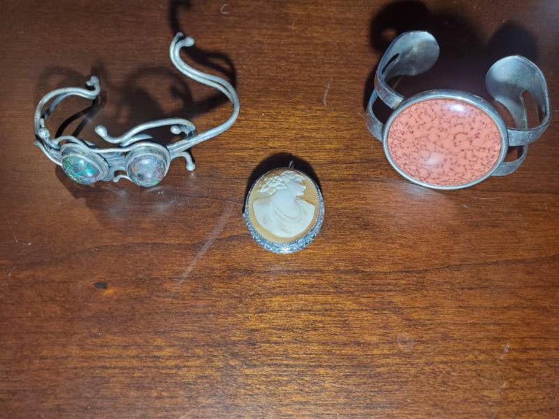lot 18300 image: Stones Bracelets and Cameo Locket