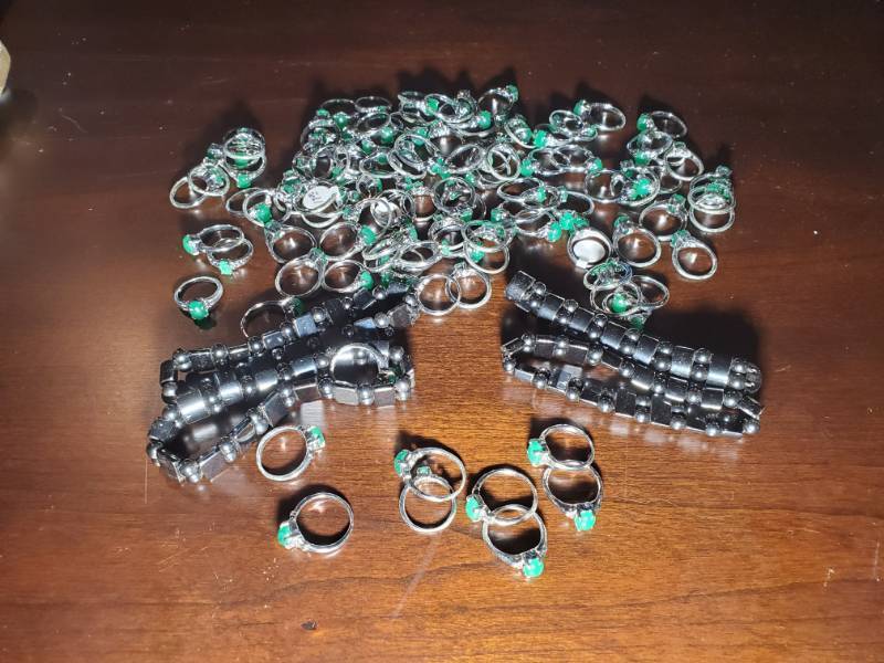 lot 18303 image: Rings and Bracelets Lot