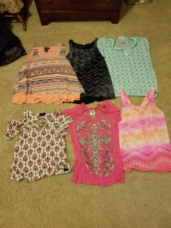 lot 17402 image: Shirts Lot Sz MedLg