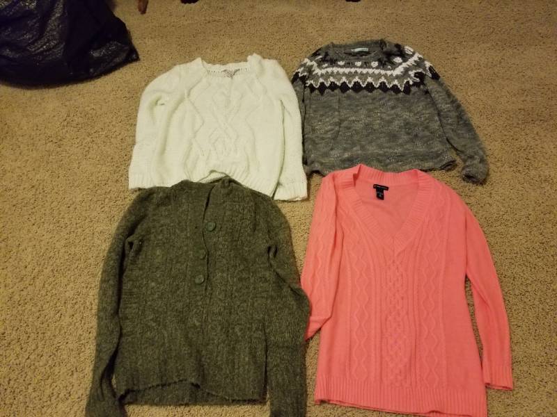 lot 17407 image: Sweaters Lot Sz Sm, Med, Lg