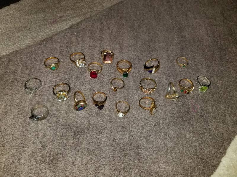 lot 18837 image: Fashion Rings Lot