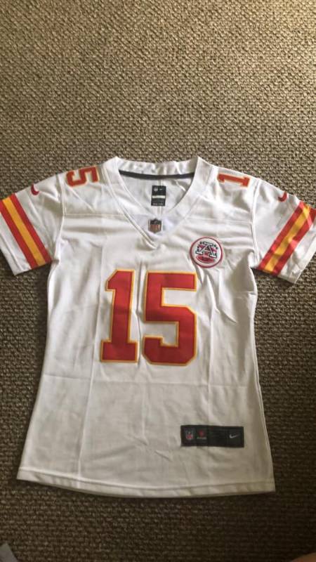 lot 1000 image: Mahomes Nike Jersey Womens Size Medium Like New Only Tried on Once