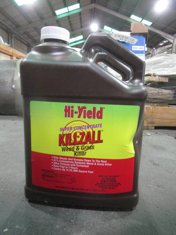 lot 6446 image: Lot of Weed and Grass Killer