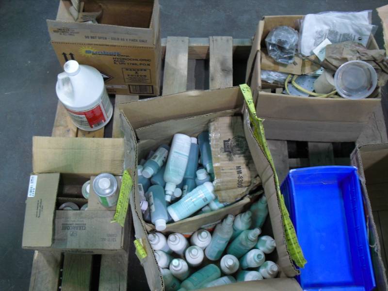 lot 6437 image: Pallet of Random Items