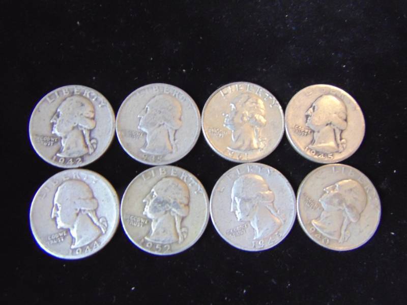 lot 7002 image: 8 Washington Quarters - Dated 1935, 40,42,44, 45,45,52 and 61