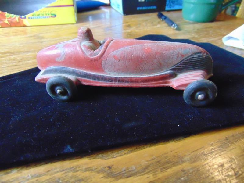 lot 7030 image: Vintage 6 Rubber Race Car -