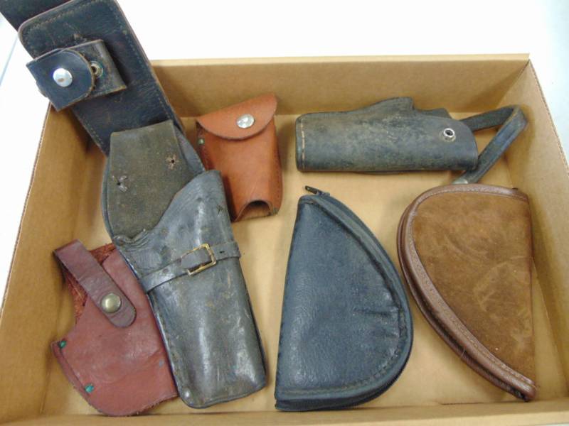 lot 7061 image: Pistol Cases and Holsters