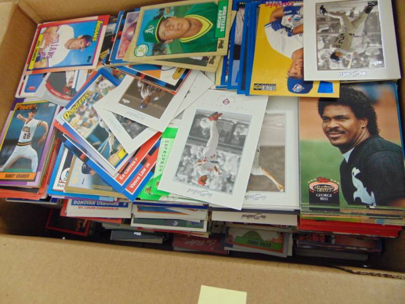 lot 7062 image: 2000 Baseball Cards - Commons