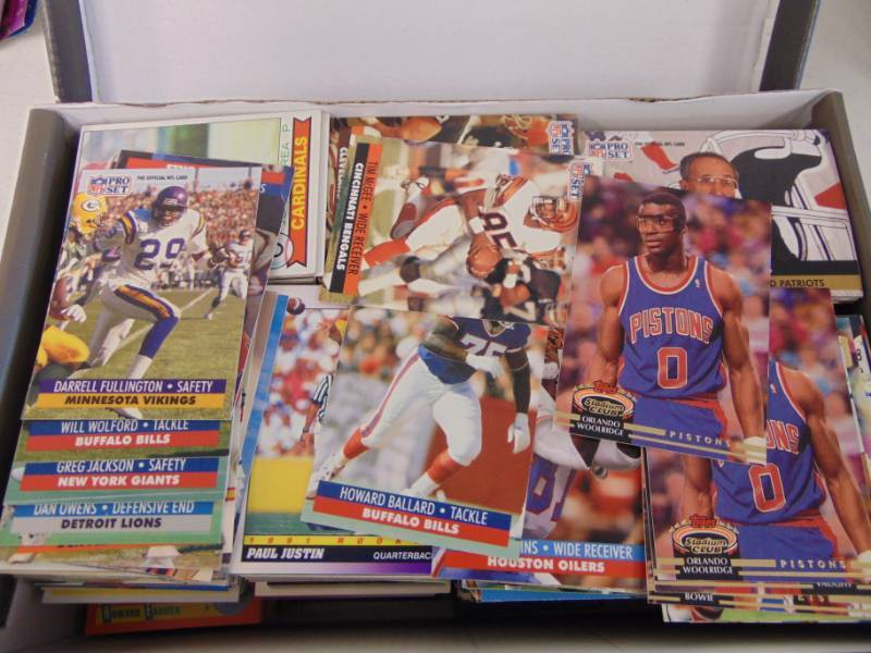 lot 7063 image: 800 Baseball Basketball Football - Commons