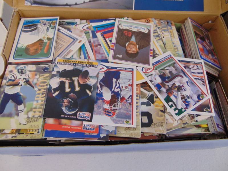 lot 7064 image: 1000 Football - Commons