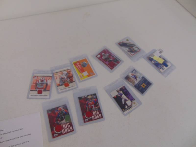 lot 7075 image: 10 Jersey  Football Cards
