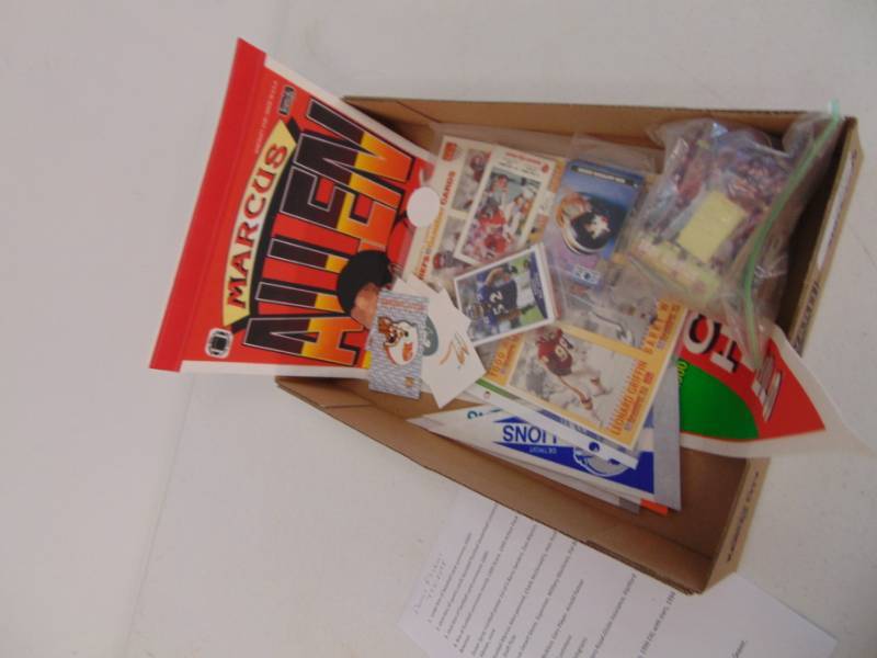lot 7079 image: Marcus Allen Pendant - Chiefs Mcdonalds - Misc Football cards