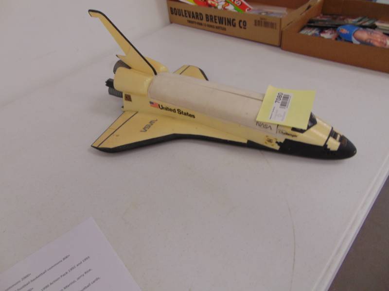 lot 7080 image: Space Shuttle Challenger Model