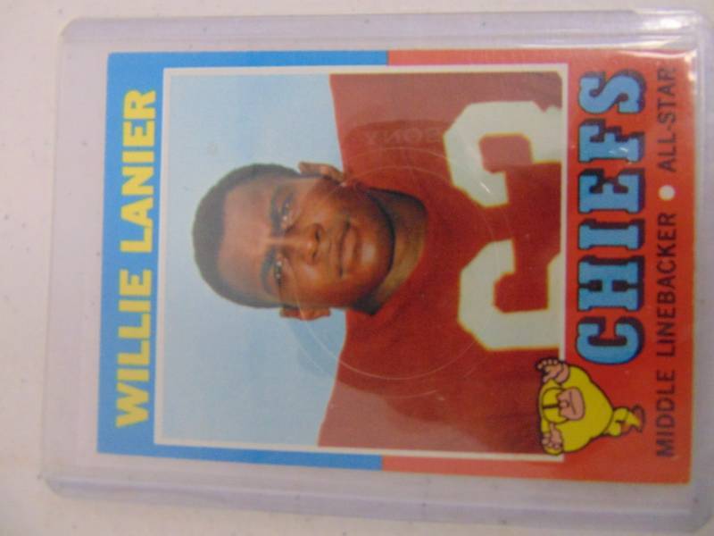 lot 7082 image: 1971 Willie Lanier - KC Chiefs Rookie Card