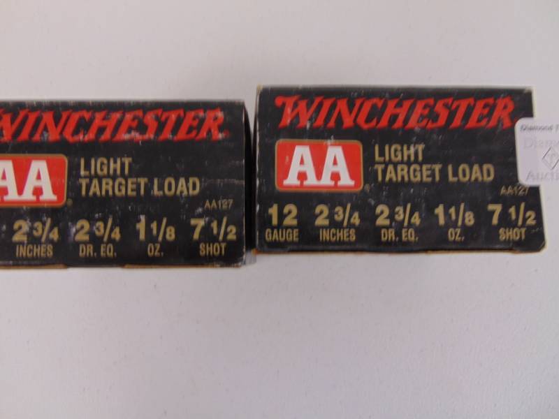 lot 7103 image: 2 Boxes 12 Ga 2 34 In 7 12 Light Target Load - Winchester