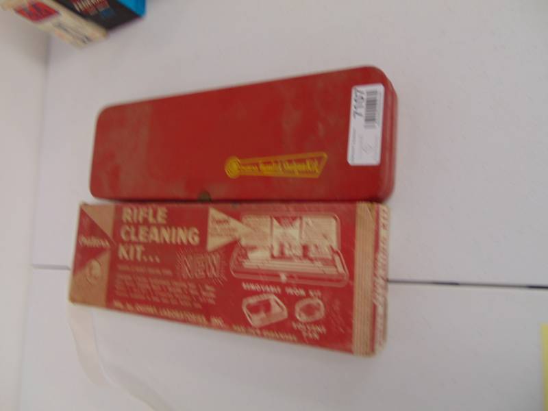 lot 7107 image: 2 Outers Cleaning kits - 1 Shotgun, 1 Rifle