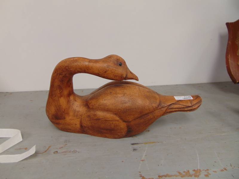 lot 7128 image: Goose Carving - 20 in length