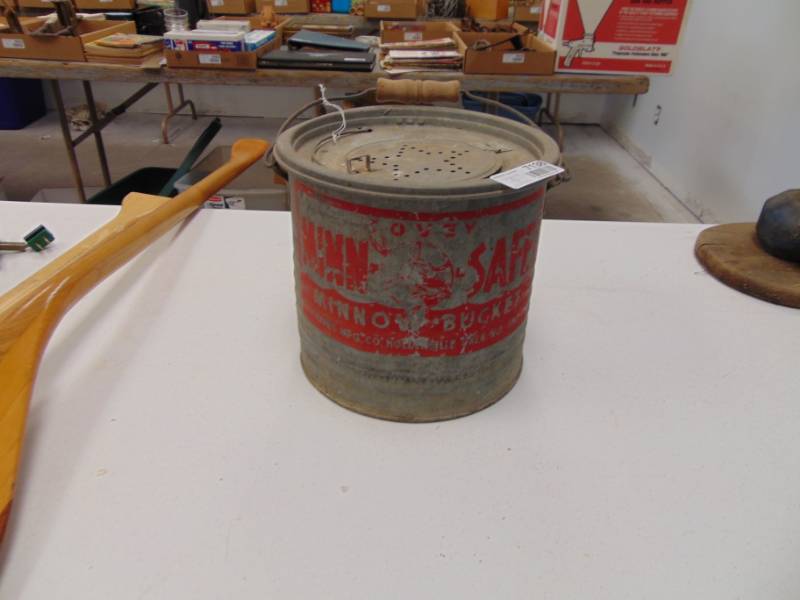 lot 7138 image: Vintage Metal Minnow Bucket