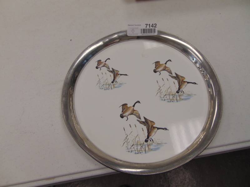 lot 7142 image: 12 Pewter Tray - Canadian Geese