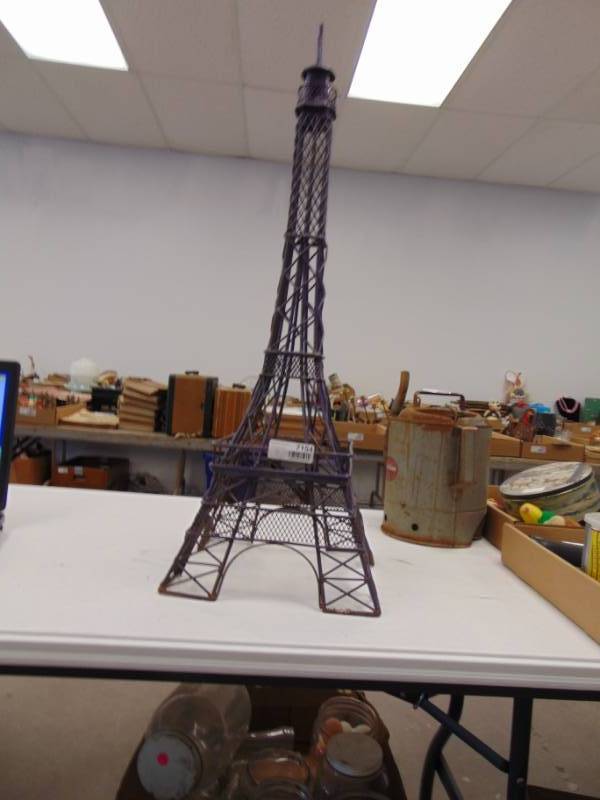 lot 7154 image: 36 Eiffel Tower