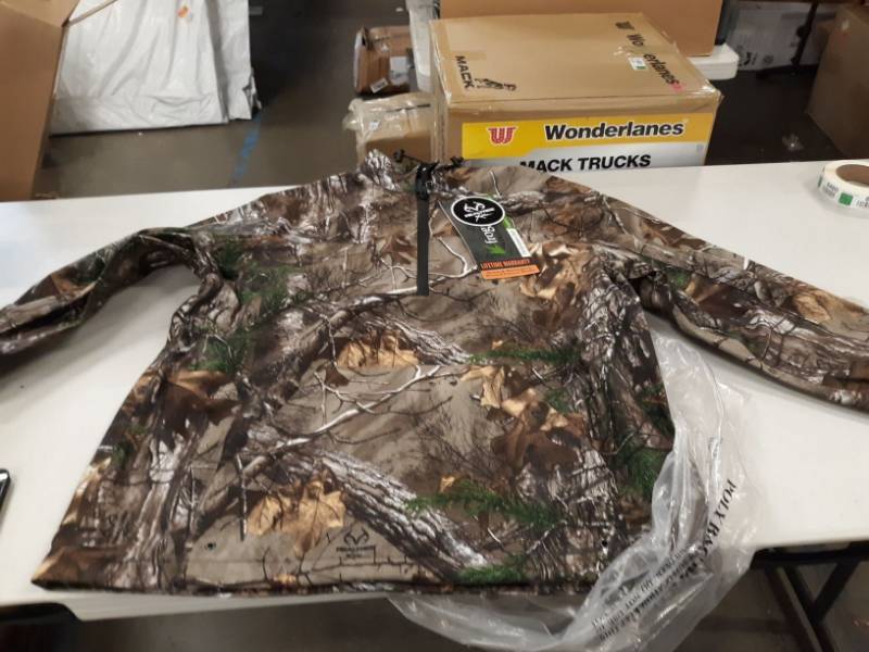 lot 8125 image: Frogg Toggs Medium Camo Hoodie