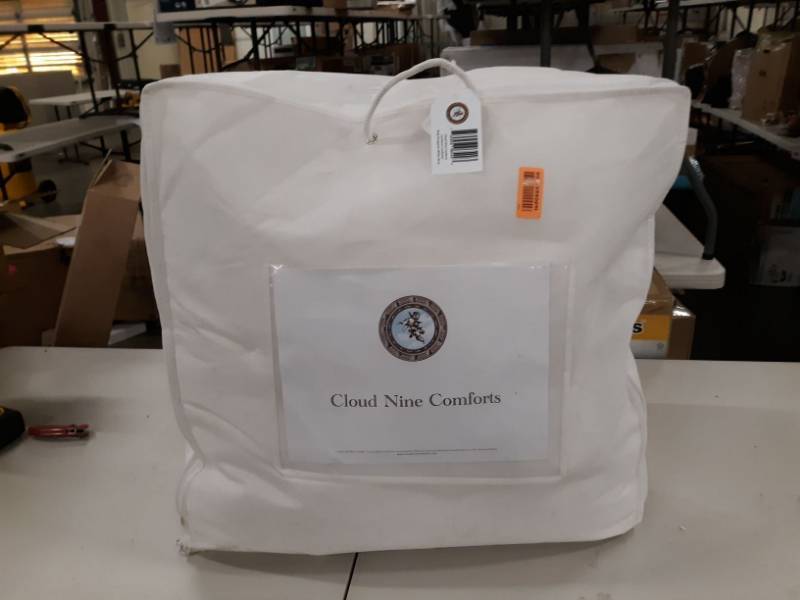 lot 8176 image: Cloud Nine Comforts Contessa Comforter, King, Hungarian White