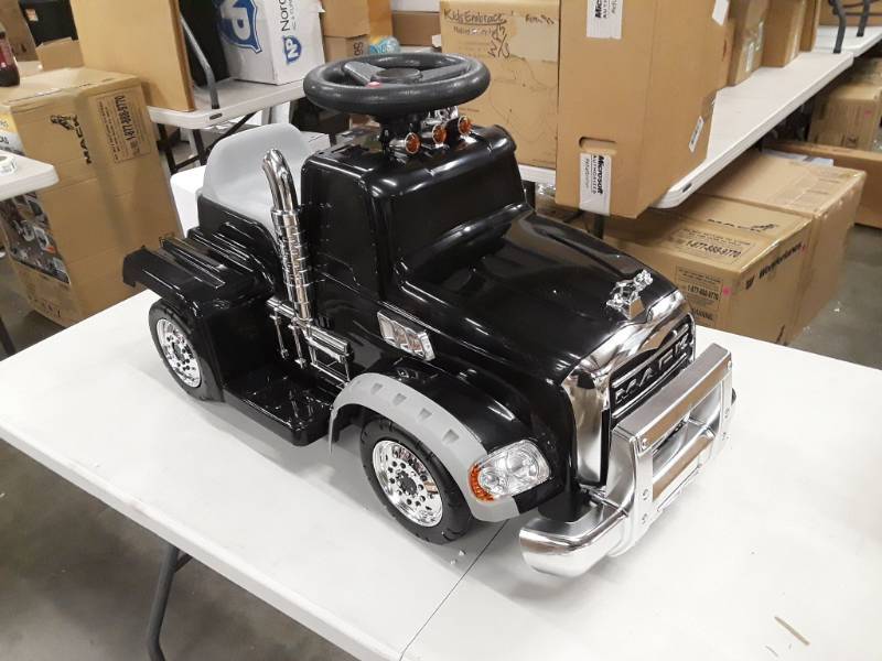 lot 8184 image: Beyond Infinity Ride on Mack Truck Granite with Trailer