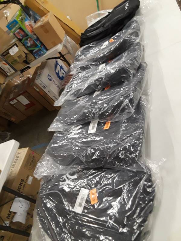 lot 8198 image: 5 New York Yankees Backpacks