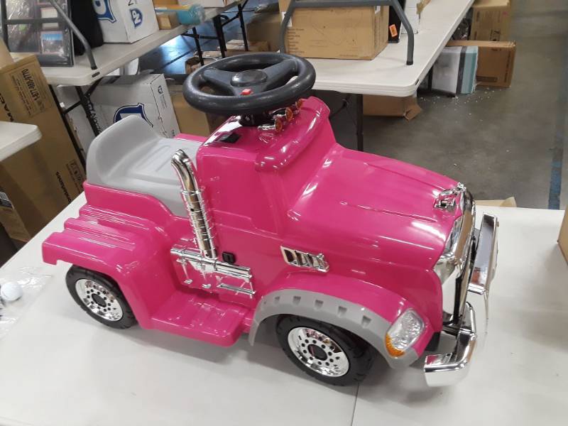 lot 8285 image: Mack Truck Granite with Trailer