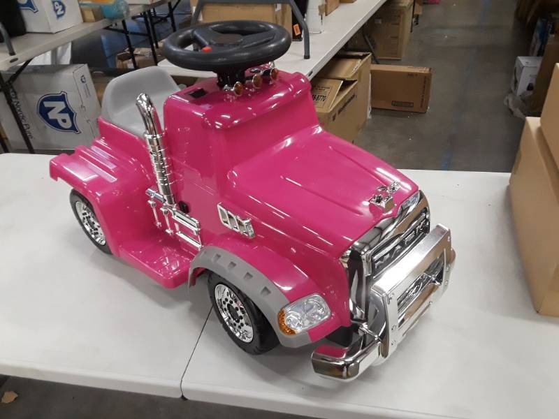 lot 8290 image: Mack Truck Granite with Trailer