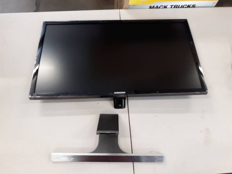 lot 8351 image: 30  Refurbished Samsung Tv