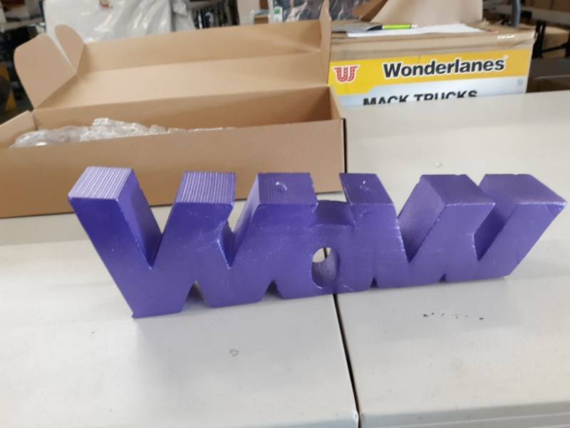 lot 8370 image: Candle WOW Sign VioletMetallic