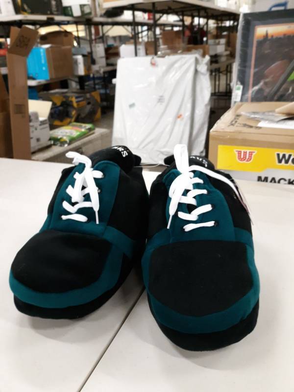 lot 8399 image: Jacksonville Jaguars 2015 Sneaker Slipper Extra Large