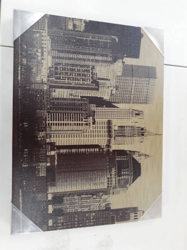 lot 8418 image: Skyline Picture on Canvas